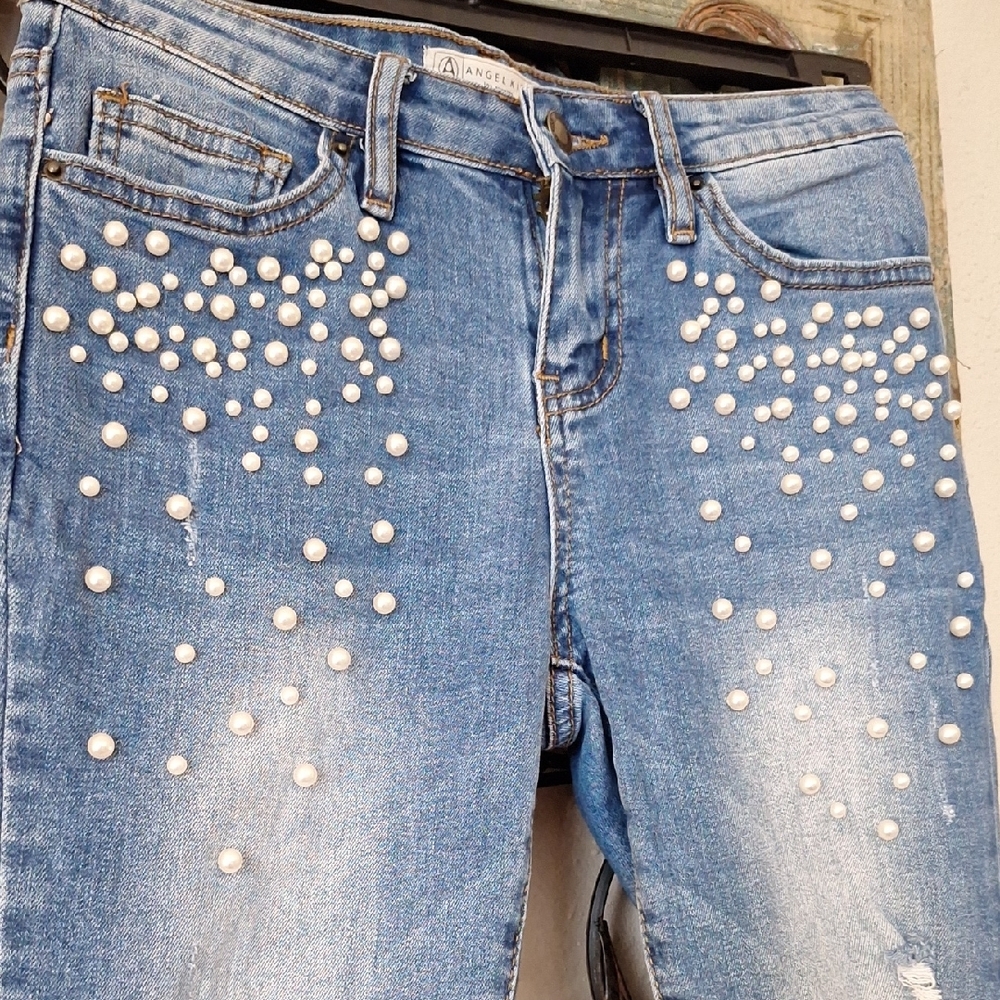 Angel Kiss Pearl-Studded Distressed Cropped Blue Jeans NWOT Size 3 - Picture 6 of 10